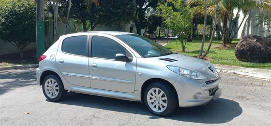 PEUGEOT 207 1.6 XS 16V FLEX 4P AUTOMÁTICO PEUGEOT 207 1.6 XS 16V FLEX 4P AUTOMÁTICO